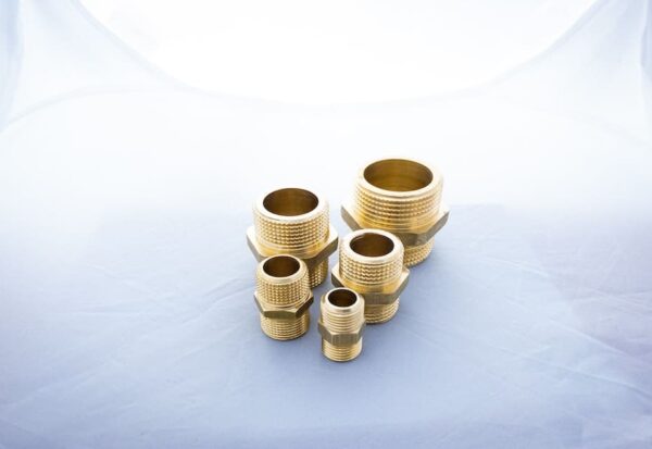 Fully automated cleaning of small brass components in mass production